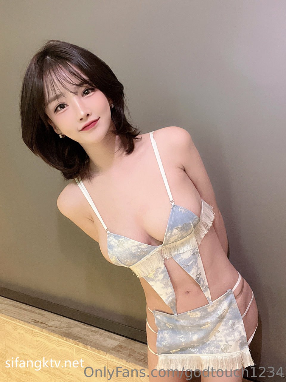 【2023_01_24】The_Pose_of_Qingyue_Serving_the_Master_Season_1_Episode.m4v